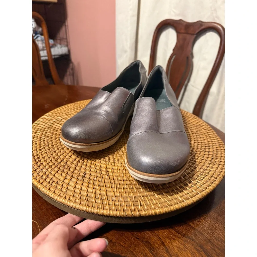 Dansko Fawna Metallic Pewter Leather Slip On Comfort Shoes Womens 41